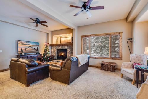 #1051- Stunning Snowflake Townhome