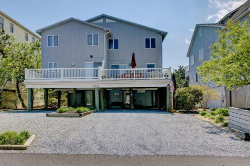 Tower Shores -- 39562 Admiral