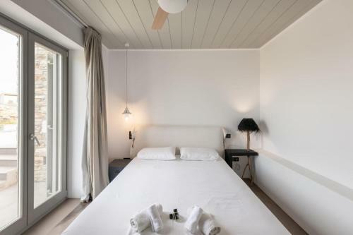 Villa Arleta In Punda Beach Paros For 8 With Private Pool