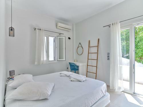 Seafront Apartment With 2 Bedrooms In Naousa