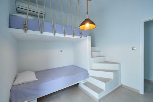 Seafront Apartment With 2 Bedrooms In Naousa