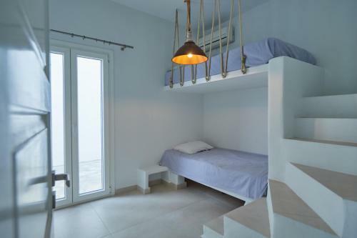 Seafront Apartment With 2 Bedrooms In Naousa