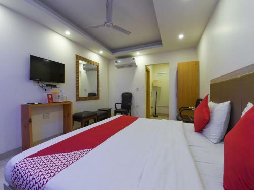 Capital O 16970 Hotel Mahal