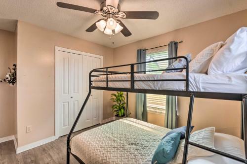 Sunny Gulf Breeze Home With Fire Pit And Grill!