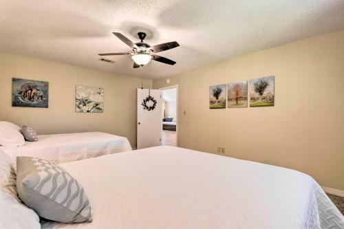 Gorgeous Home Sunroom About 3 Mi To Beach Hike!