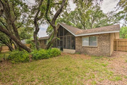 Gorgeous Home Sunroom About 3 Mi To Beach Hike!