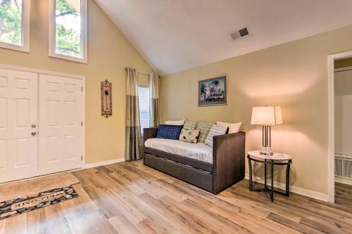 Gorgeous Home Sunroom About 3 Mi To Beach Hike!