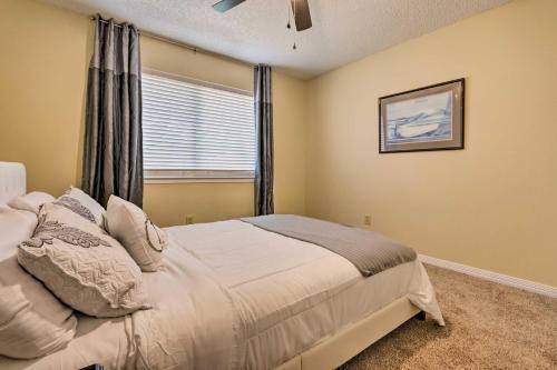 Gorgeous Home Sunroom About 3 Mi To Beach Hike!
