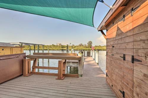 Waterfront Oasis With Views, Dock And Hot Tub!