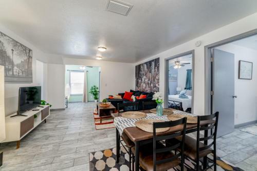 The Sunshine Spacious 4 Bed Vacation Home, Lakeland