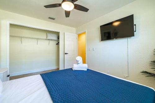 Spacious Pool Home With Putting Green, Sleeps 18!!