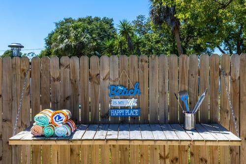 Beautiful Pool Home Minutes Away From Indian Rocks Beach!!