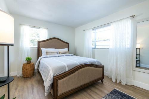 Beautiful Pool Home Minutes Away From Indian Rocks Beach!!