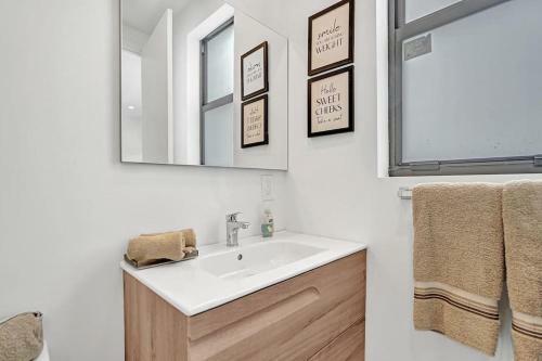 Villa Las Olas Designer Home With Heated Pool - Must!