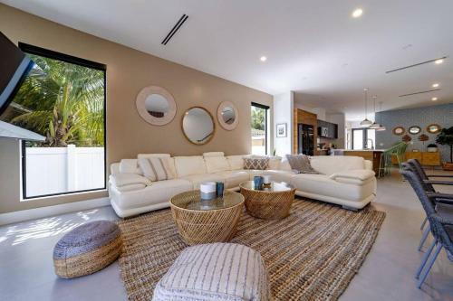 Villa Las Olas Designer Home With Heated Pool - Must!