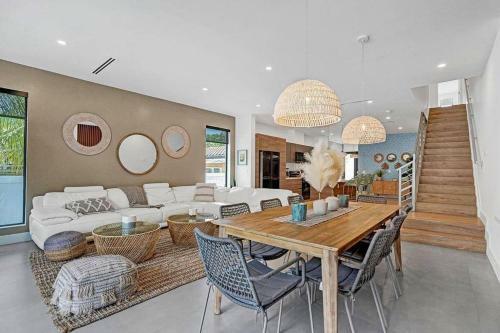 Villa Las Olas Designer Home With Heated Pool - Must!