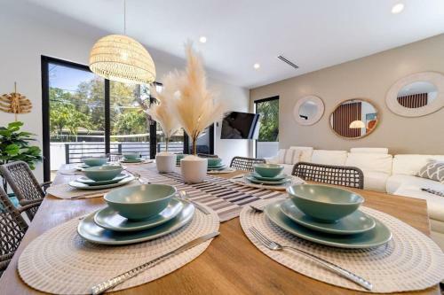 Villa Las Olas Designer Home With Heated Pool - Must!