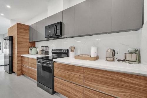 Villa Las Olas Designer Home With Heated Pool - Must!