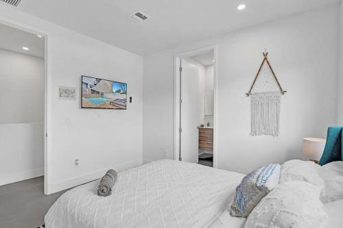 Villa Las Olas Designer Home With Heated Pool - Must!