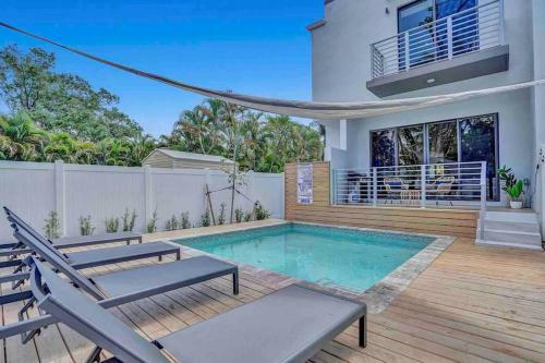 Villa Las Olas Designer Home With Heated Pool - Must!