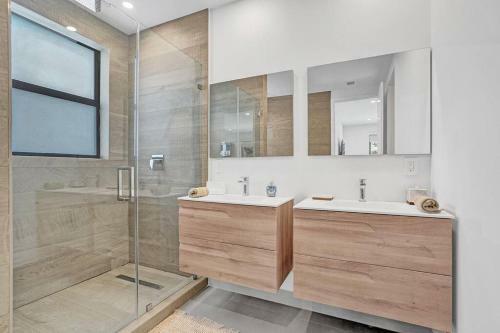 Villa Las Olas Designer Home With Heated Pool - Must!