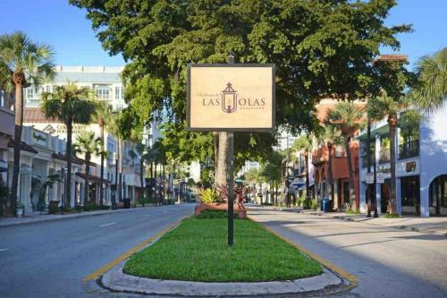 Villa Las Olas Designer Home With Heated Pool - Must!