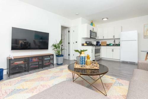Apartamento Bright Garden Getaway - W/ Private Patio & Parking