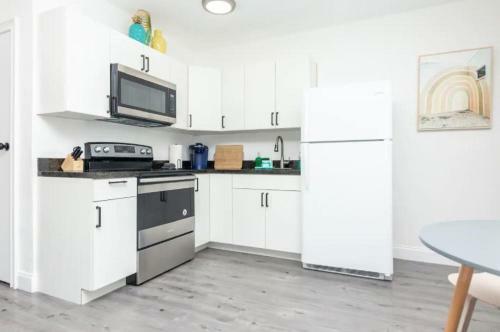 Apartamento Bright Garden Getaway - W/ Private Patio & Parking