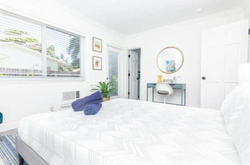 Apartamento Bright Garden Getaway - W/ Private Patio & Parking