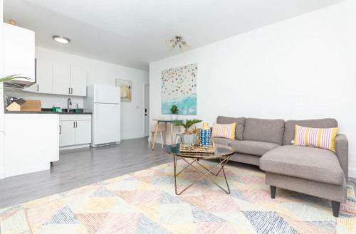 Apartamento Bright Garden Getaway - W/ Private Patio & Parking