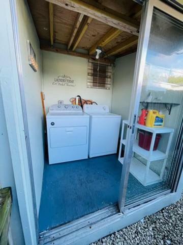 Beach Escape! Beautiful 2/2 Cottage!