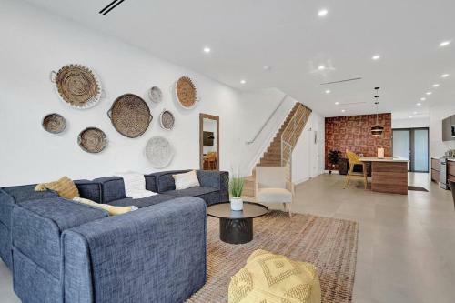 Villa Las Olas Designer Retreat With A Heated Pool!