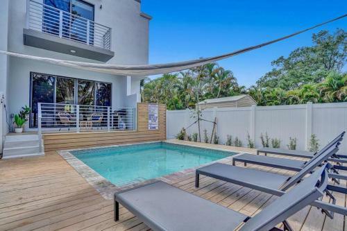 Villa Las Olas Designer Retreat With A Heated Pool!