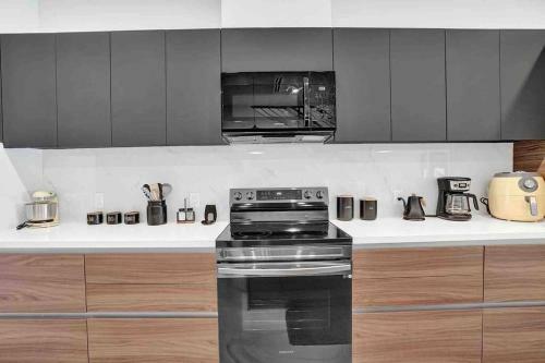 Villa Las Olas Designer Retreat With A Heated Pool!