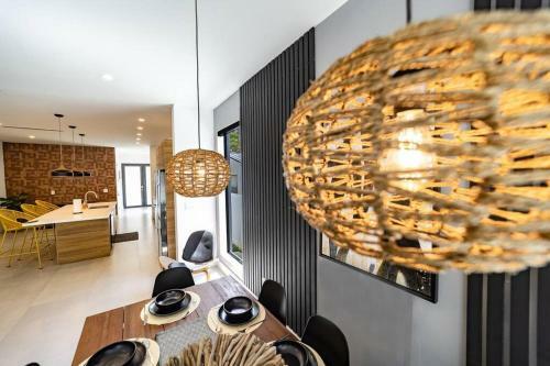 Villa Las Olas Designer Retreat With A Heated Pool!