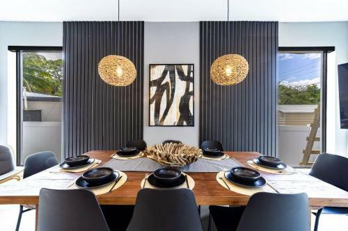 Villa Las Olas Designer Retreat With A Heated Pool!