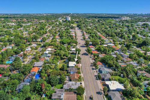 Beach House-fenced Yard/pet Friendly Free Parking