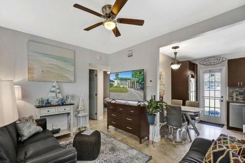 Beach House-fenced Yard/pet Friendly Free Parking