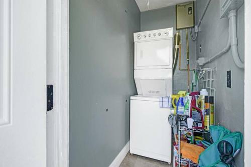 Beach House-fenced Yard/pet Friendly Free Parking