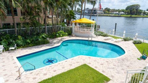 Apartamento Waterfront 4br 3b,intercoastal,pool,5 Min Walk 2 Beach
