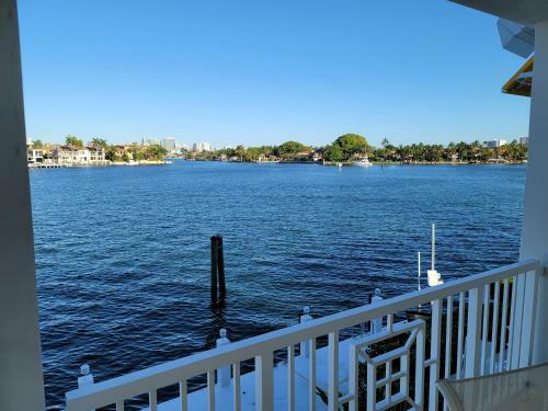 Apartamento Waterfront 4br 3b,intercoastal,pool,5 Min Walk 2 Beach