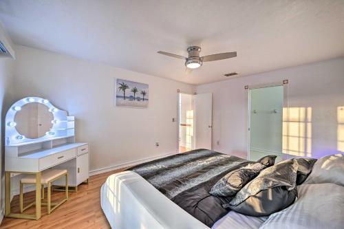 Canalfront Cape Coral Home With Kayaks And Bikes!