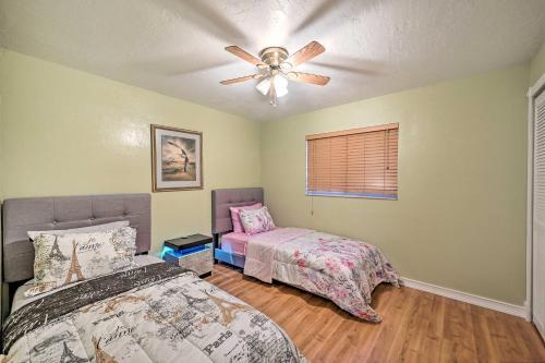 Canalfront Cape Coral Home With Kayaks And Bikes!