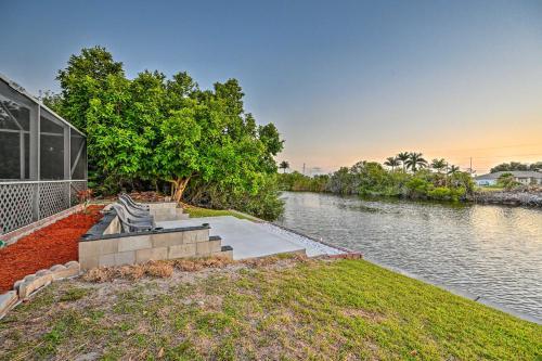 Canalfront Cape Coral Home With Kayaks And Bikes!