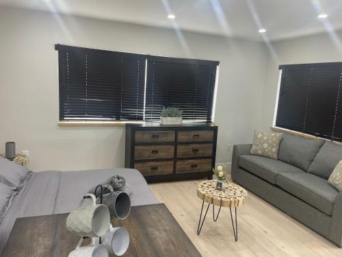 Brand New Renovated Studio Apartment Sleep 4