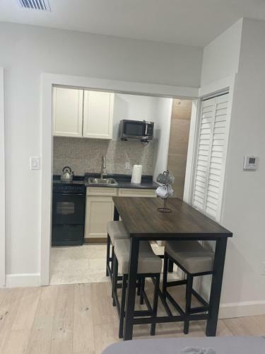 Brand New Renovated Studio Apartment Sleep 4