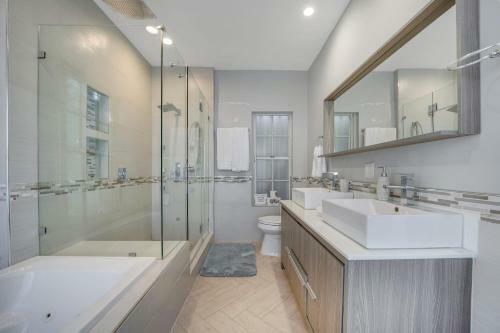 Coral Way - Brickell Area 3br House With Backyard
