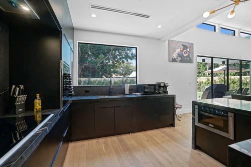 Villa Rav 4brm/3bth Pool, Hot Tub And Parking