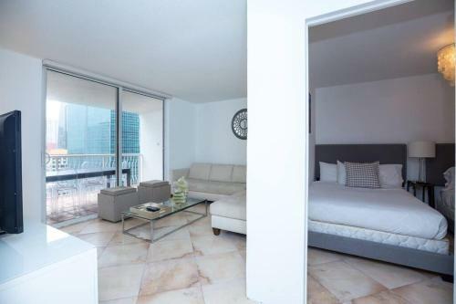 Amazing 2 Bedroom Apartment/ Free Parking Brickell