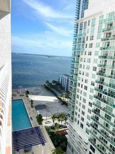 Amazing 2 Bedroom Apartment/ Free Parking Brickell